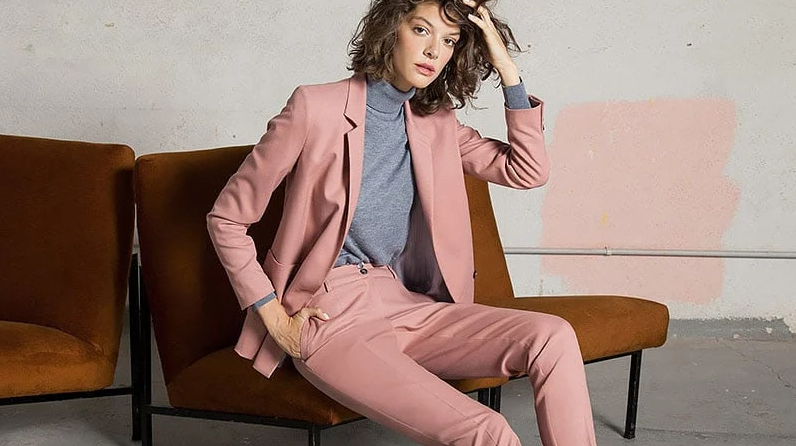 女性職業(yè)裝穿著要求