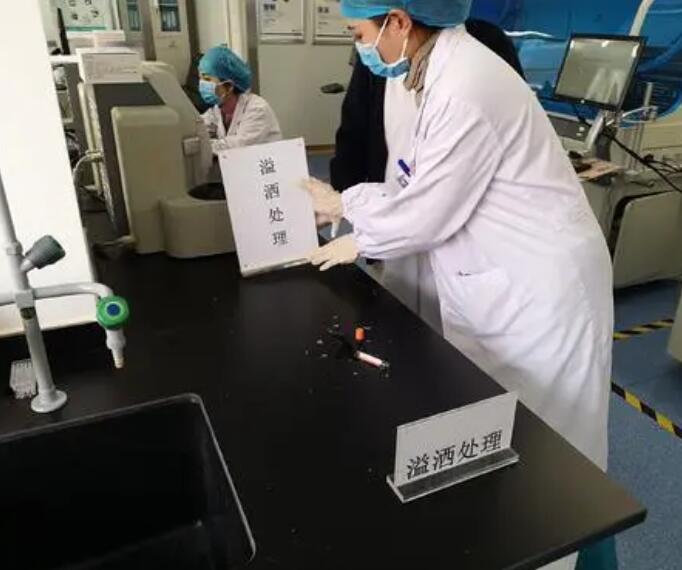 實驗室穿白大褂的規定